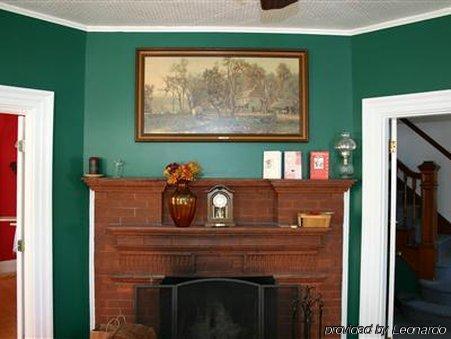 The Young House Bed And Breakfast Millinocket Beltér fotó