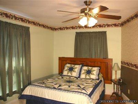 The Young House Bed And Breakfast Millinocket Szoba fotó