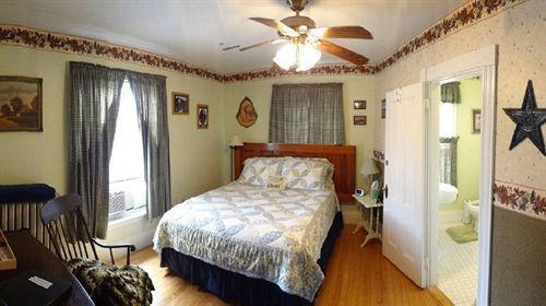 The Young House Bed And Breakfast Millinocket Kültér fotó