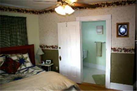 The Young House Bed And Breakfast Millinocket Szoba fotó
