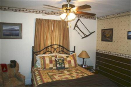The Young House Bed And Breakfast Millinocket Szoba fotó