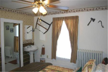 The Young House Bed And Breakfast Millinocket Szoba fotó